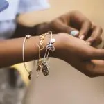 4 Tips for Buying Jewelry As a Gift